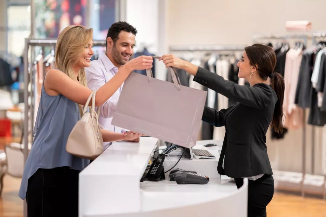 服装导购 | 顾客觉得产品定价偏贵,导购员如何化解?